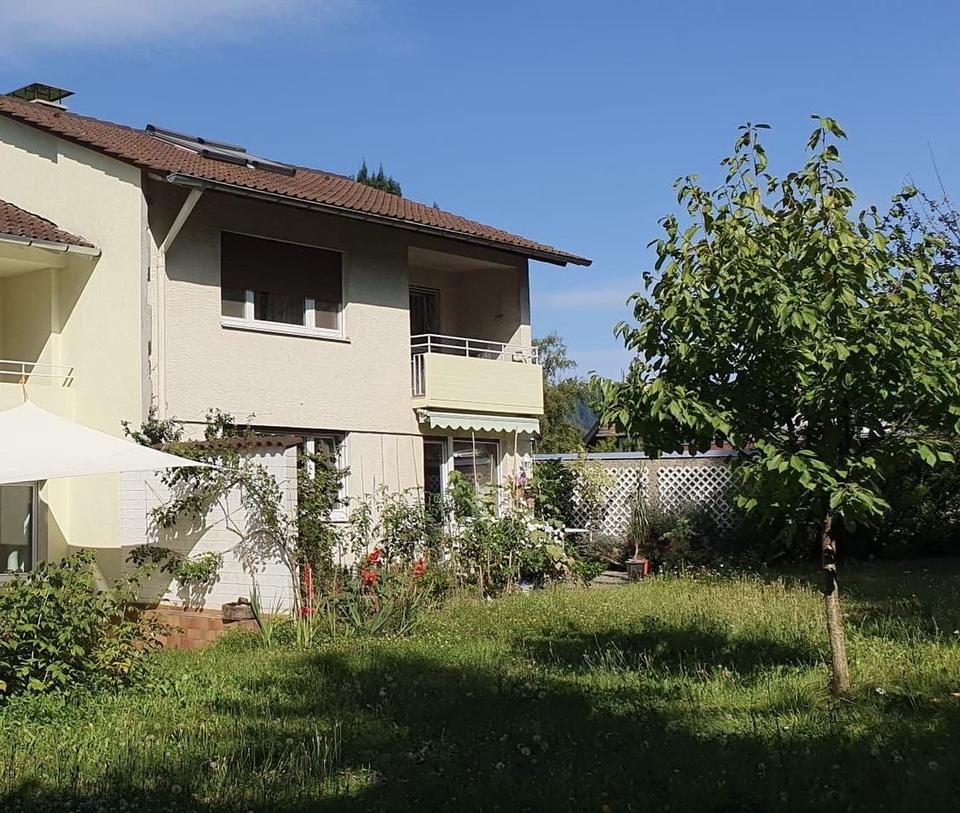 DHH mit großem Garten in Freiburg St. Georgen