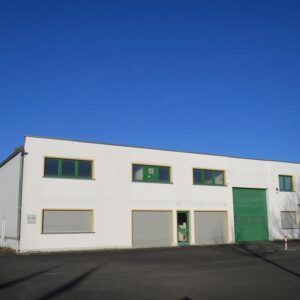 Produktionshalle mit Nebenräumen