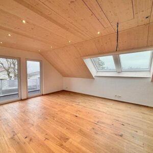 Lichtdurchflutete 2-Zimmer Dachgeschoss Wohnung in Öpfingen.
