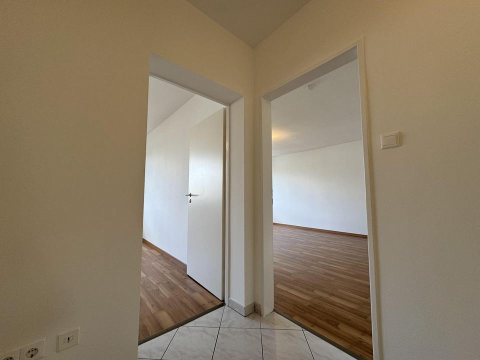 Charmante, großzügige 2-Zimmer-Wohnung mit Balkon in bester Lage auf der Berger Straße. – Bild 12