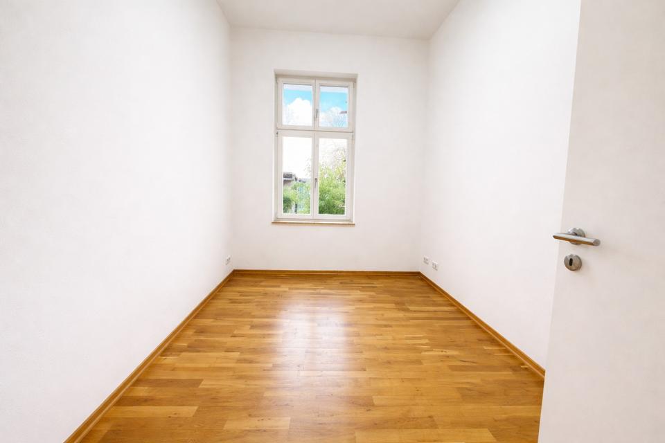 Herrschaftliche Hochparterrewohnung mit Terrasse, Kamin, Carport, in ruhiger Lage – Bild 16