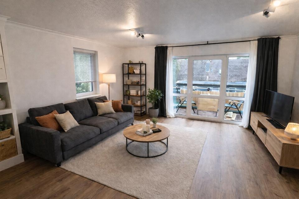 Modern wohnen: 2-Zimmer-Wohnung mit Balkon, Aufzug, Carport & Einbauküche – Bild 5