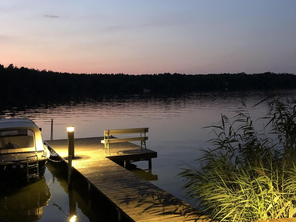 gepflegte Villa mit eig. Seezugang, Steg, Gästehaus, Sauna, Designmobiliar nahe Berlin – Bild 8