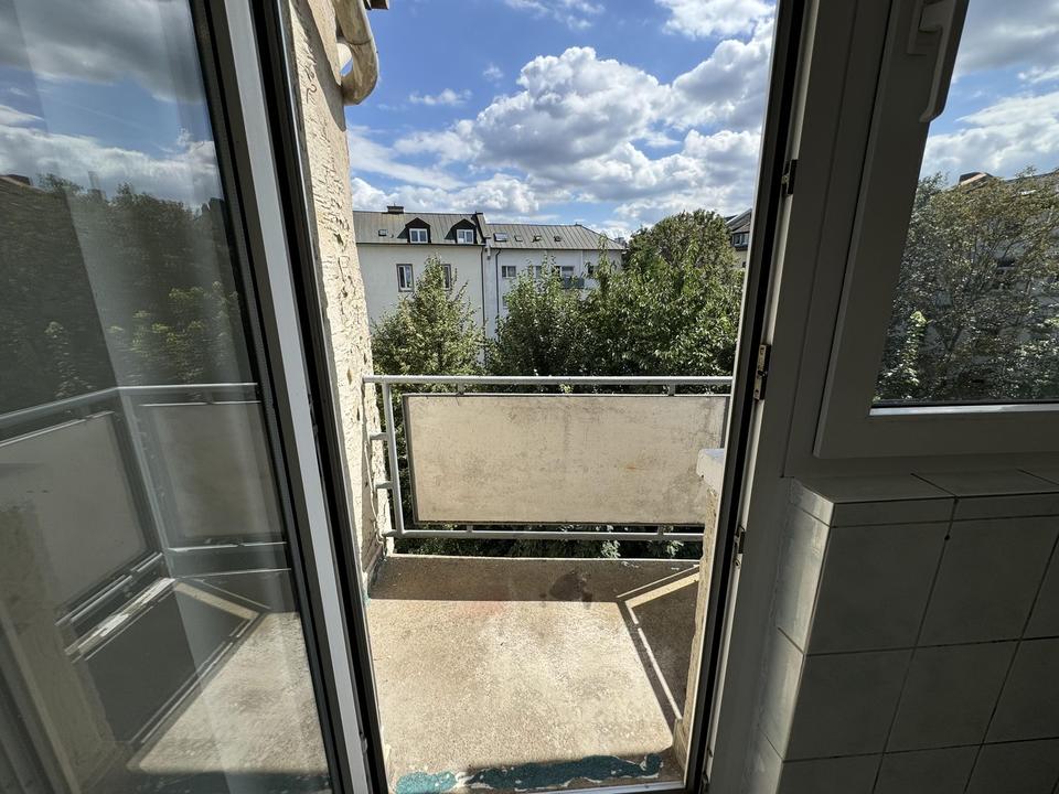 Charmante, großzügige 2-Zimmer-Wohnung mit Balkon in bester Lage auf der Berger Straße. – Bild 10