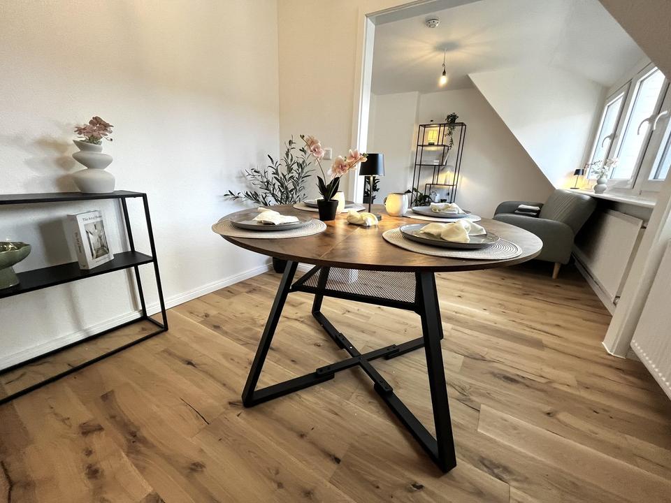 Modern wohnen in Top-Lage: Hochwertig renovierte 2,5-Zimmer-Wohnung – Bild 4