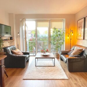 Schöne, ruhige Wohnung mit Balkon und Tiefgaragenstellplatz zentral in Wedel