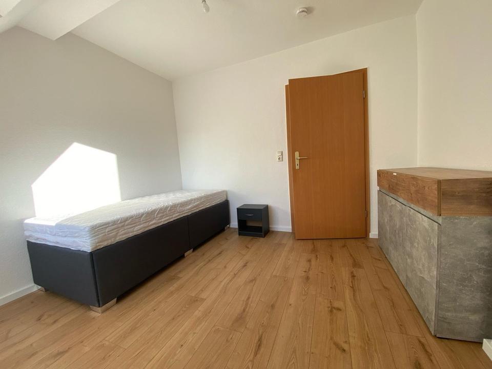 Renovierte Dachgeschosswohnung in ruhiger Lage – Bild 10