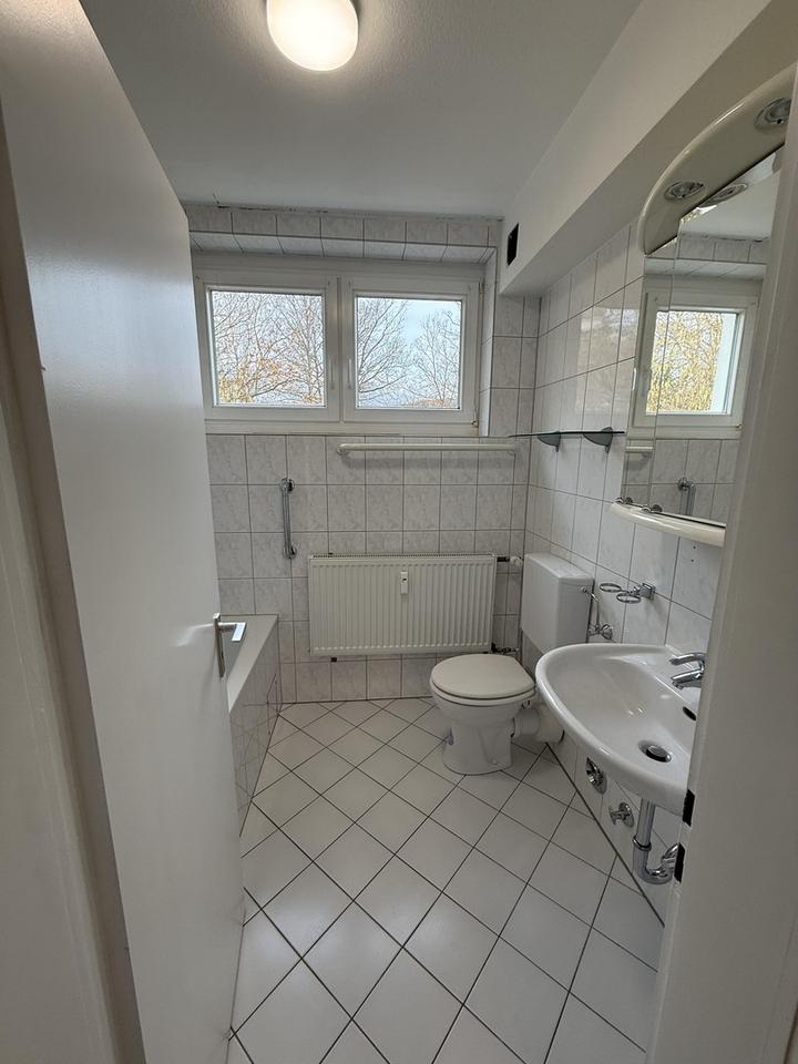 Sonnige 3ZKB beim Jung-Stilling KH, mit Aufzug, mit EBK, neues Bad gepl., elektr. Garage, renov. – Bild 12