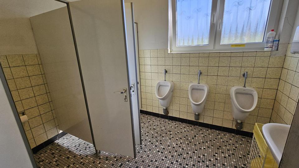 Firmenhalle / Industriehalle mit Bürotrakt – Bild 34