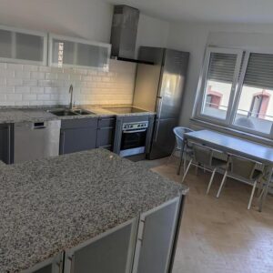 WG möglich, 5 Zimmer, 3 Bäder, 140 m2 Haus Wohnung Großostheim, Balkon, voll ausgestatteter Küche