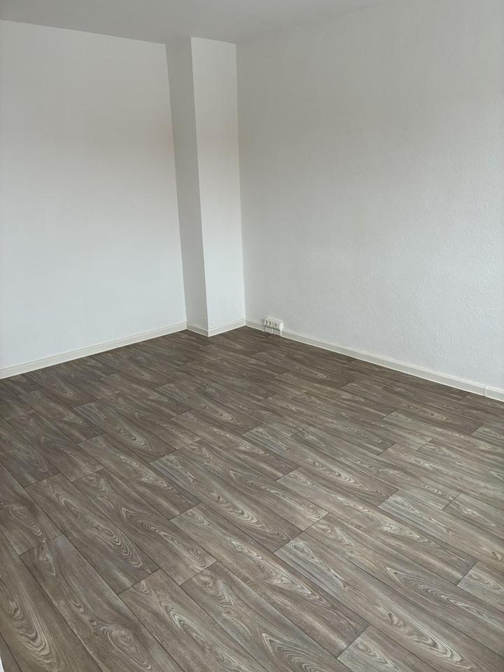 Renovierte und helle 1-Zimmer-Wohnung mit Duschbad – Bild 7