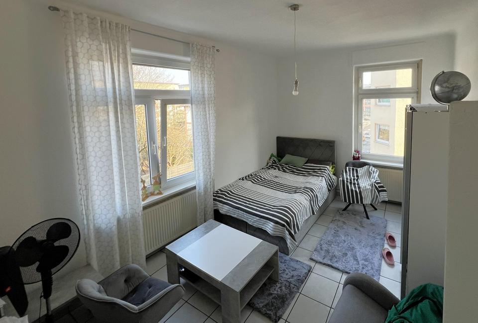 3-Zimmer-Wohnung in Stilaltbau mit EBK (WG möglich) – Bild 2