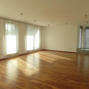 174 qm Luxuswohnung mit 2 Bäder, Gartennutzung und Kinderspielplatz