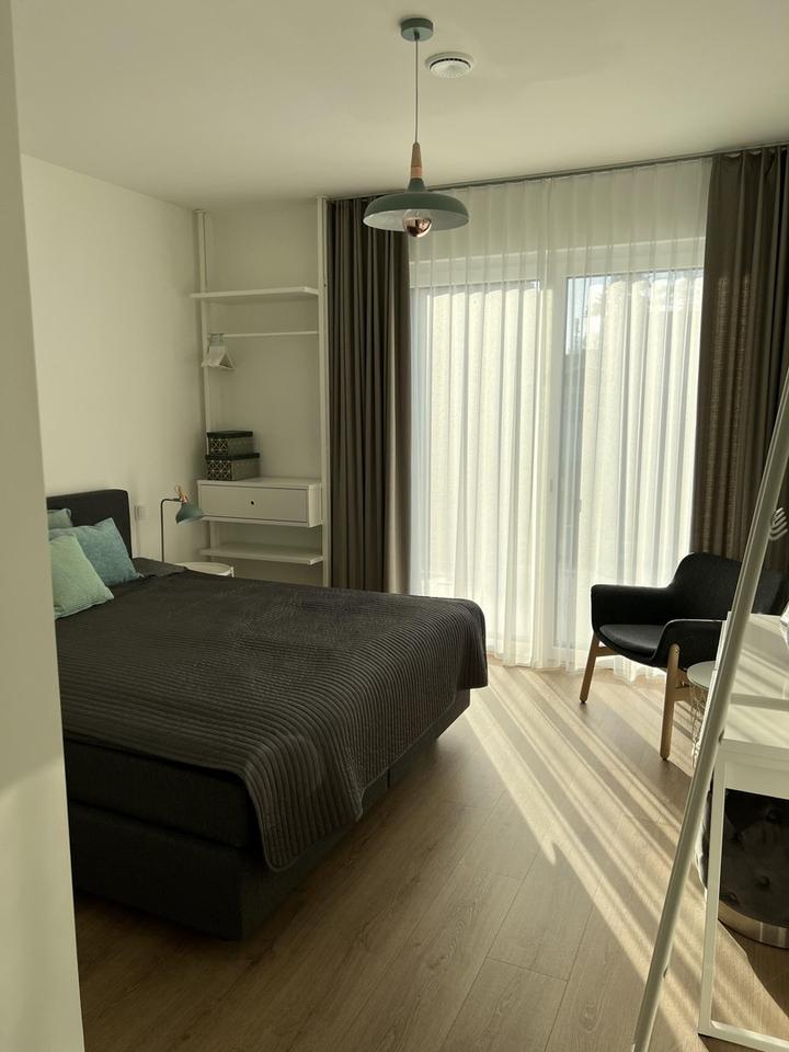 Neuwertiges Einfamilienhaus mit schönem Garten in privater Anliegerstraße – Bild 10