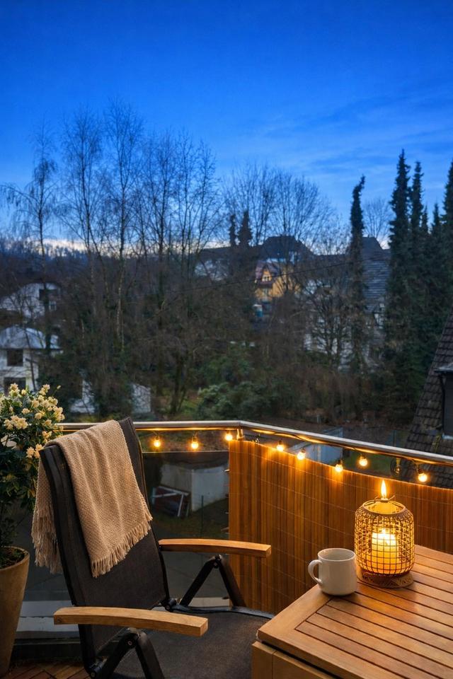 Modern wohnen: 2-Zimmer-Wohnung mit Balkon, Aufzug, Carport & Einbauküche – Bild 9