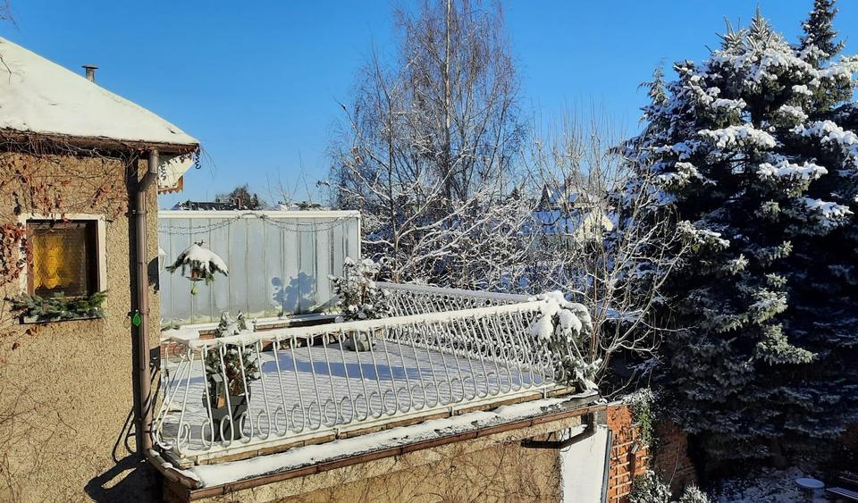 Gepflegtes Stadthaus mit Garten und Terrasse – Bild 2