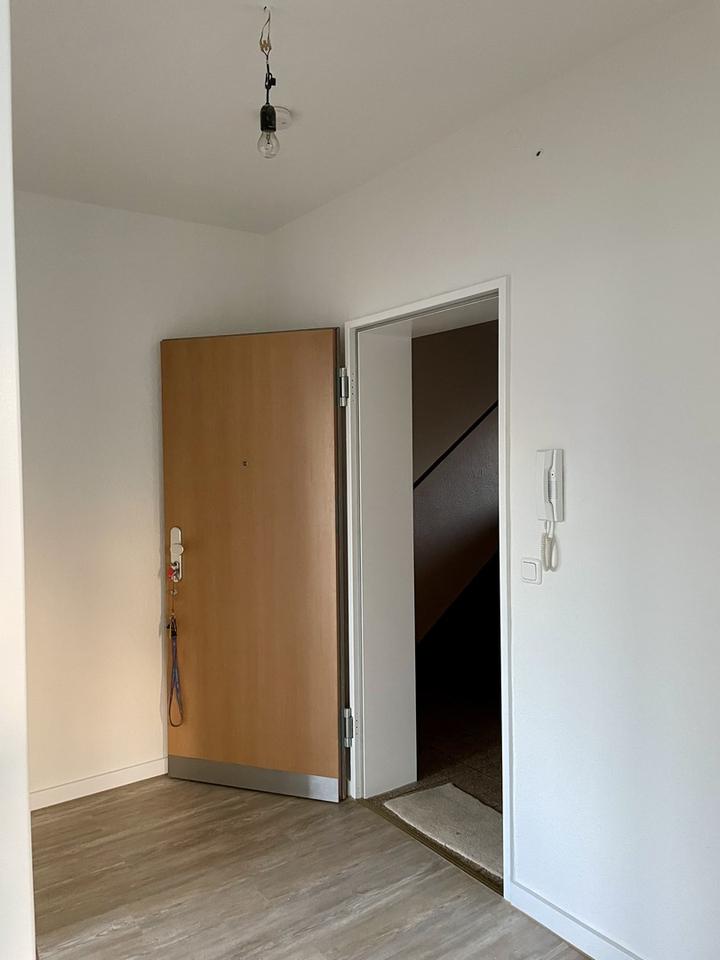 Lichtdurchflutete Wohnung, renoviert, Südbalkon, zentral – Bild 12