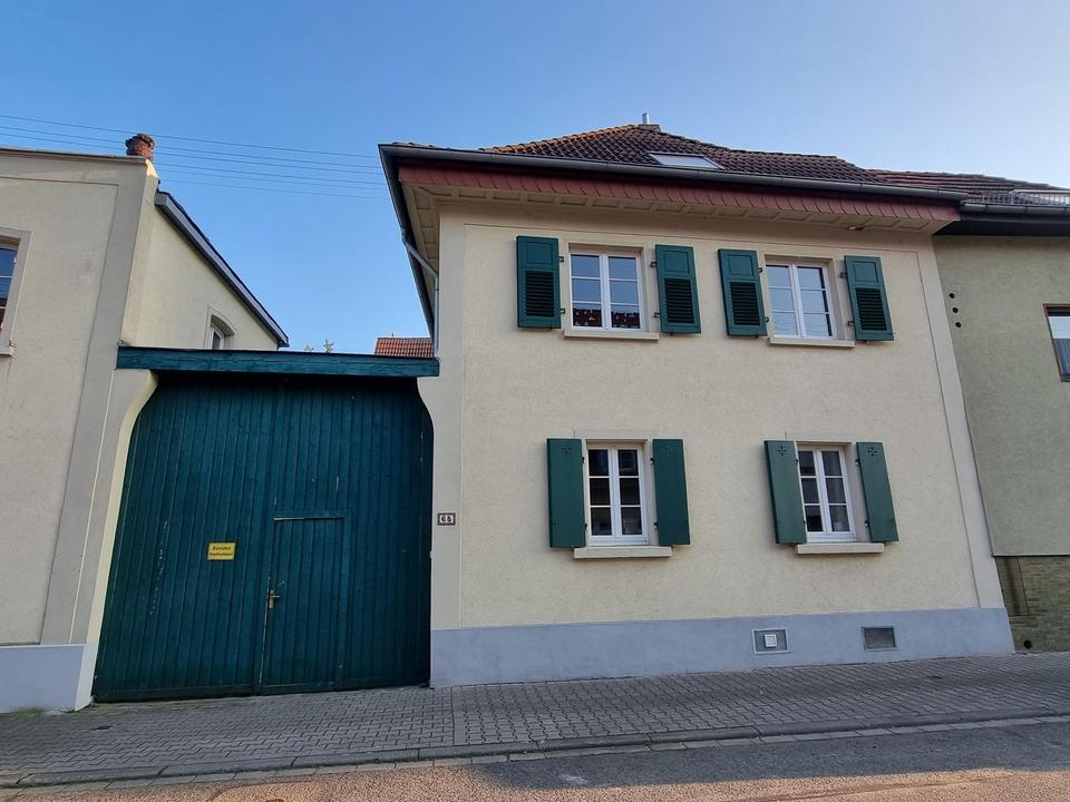 Hell, einladend, gemütlich. Altbaucharme mit mediterranem Hofflair in MA-Seckenheim. Ohne Provision!