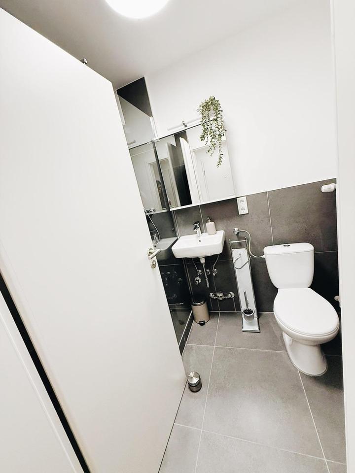 Helles Apartment mit Terase (Frisch saniert + Vollmöbliert) – Bild 8