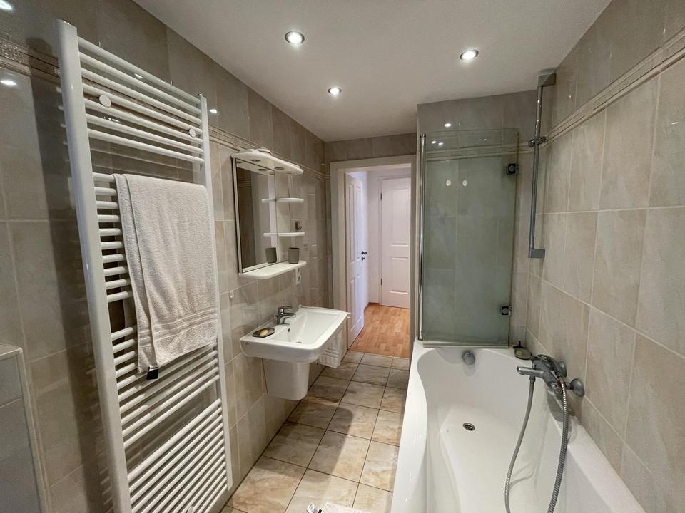 Besondere Maisonettewohnung mit exklusiver Dachterrasse – Bild 11