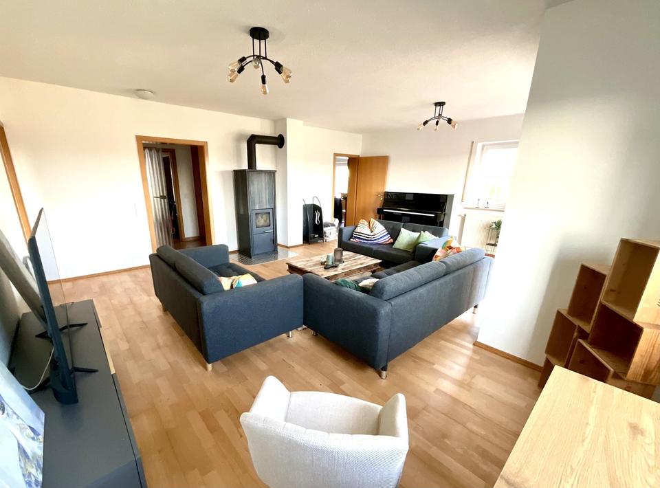 Großzügiges Ein- bis Zweifamilienhaus mt 8.197 qm Grund, PV-Anlage, Wald und Panoramablick – Bild 11