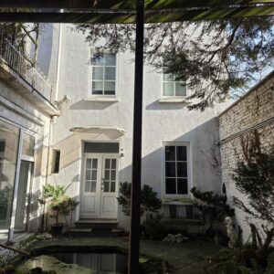 Stadthaus mit/ohne Büro-/Atelier-/Praxisräumen in bester Lage