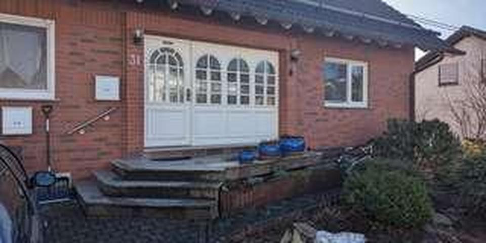 Frisch sanierte Dachgeschosswohnung mit Klimatisierung und Balkon am Ortsrand