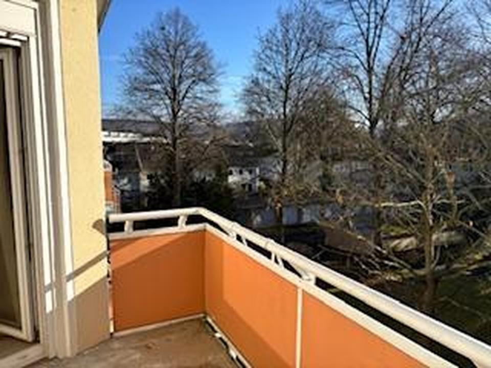 Renovierte 3-Zimmer-Wohnung mit Balkon im 2. OG in Plittersdorf – Bild 3