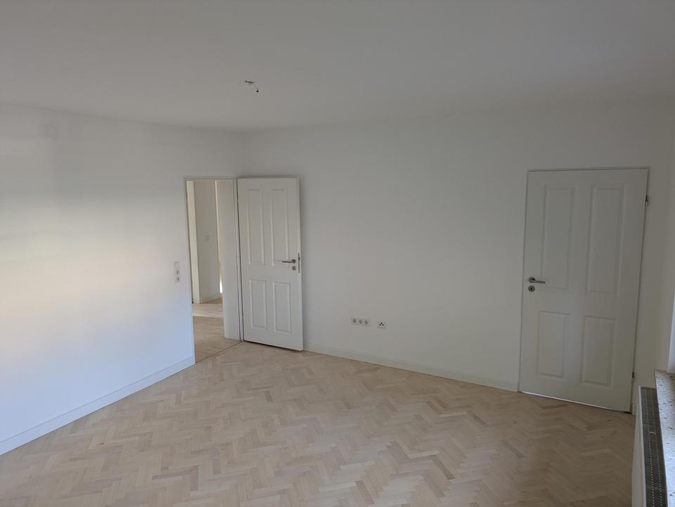 WG möglich, 5 Zimmer, 3 Bäder, 140 m2 Haus Wohnung Großostheim, Balkon, voll ausgestatteter Küche – Bild 9