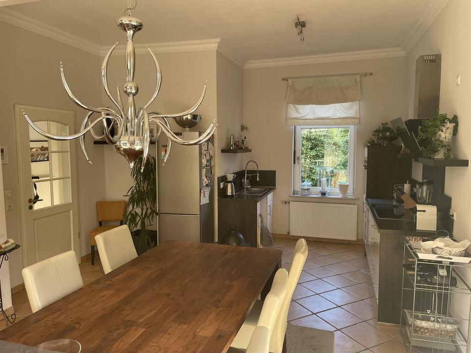 Charmantes Einfamilienhaus geh. Ausstattung mit Bachlauf – Bild 8