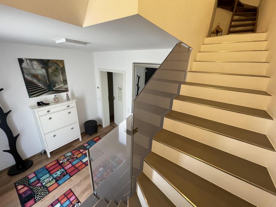 Moderne, neuwertige DHH (Effizienzklasse A) mit Einliegerwohnung - provisionsfrei – Bild 29