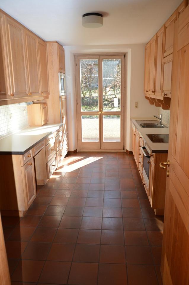 Solides Einfamilienhaus mit großem Grundstück für Gestalter und Familien – Bild 7