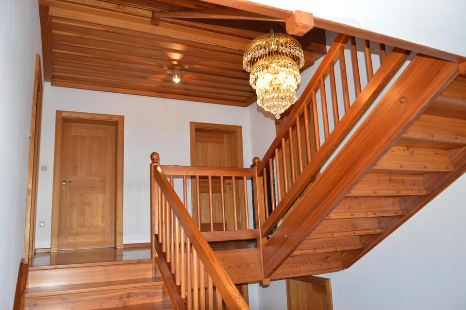 Solides Einfamilienhaus mit großem Grundstück für Gestalter und Familien – Bild 5