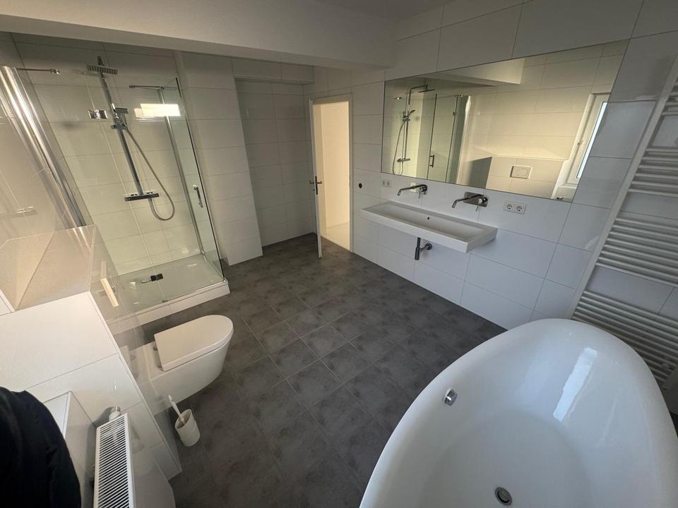 Leverkusen Waldsiedlung Hell Modern 6-Zimmer Bezugsfertig – Bild 3