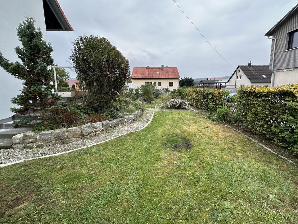 Geräumiges Einfamilienhaus mit schönem Naturgarten und Einzelgarage – Bild 26