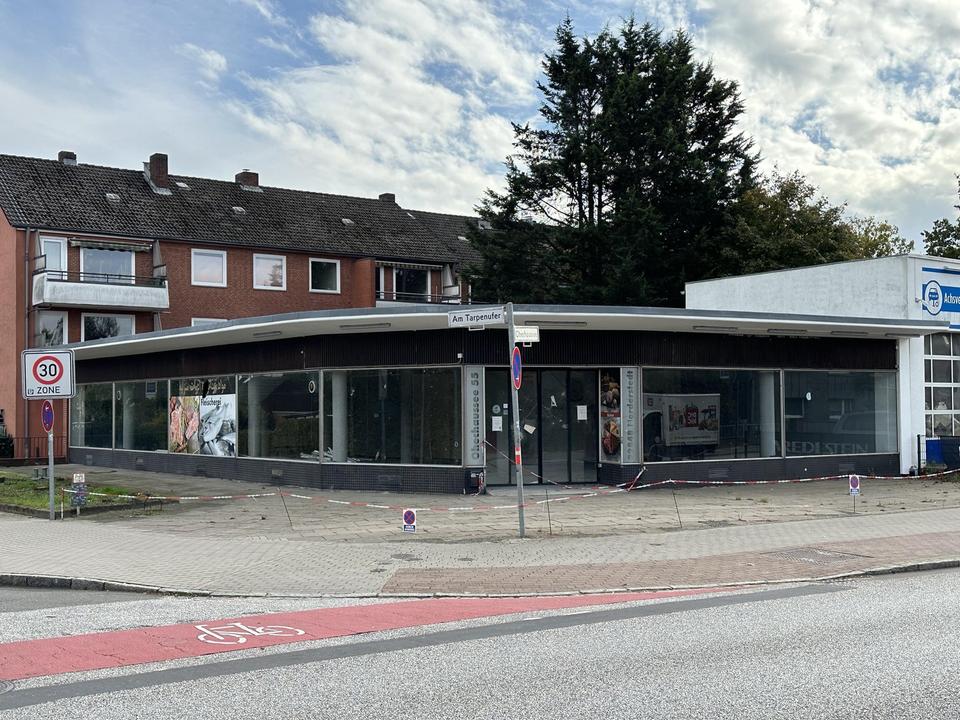 Gewerbefläche an gut frequentierter Straße mit 30 m umlaufender Schaufensterfront – Bild 2