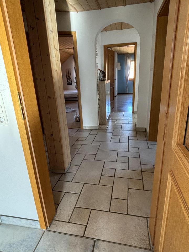 Charmante 3-Zi.-Whg. im DG mit offener Küche, Kachelofen, Carport – Bild 18