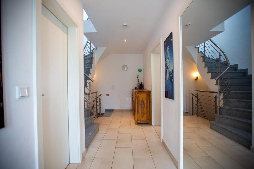 Vollausgestattete, möblierte Moderne Doppelhaushälfte am Wörthsee – Bild 7