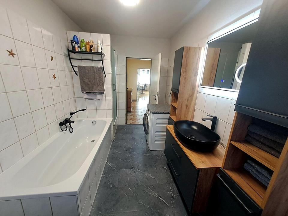 Charmante 4-Zimmer-Wohnung mit separater Wohnküche und zwei Bädern in Rosenheim zu verkaufen – Bild 10