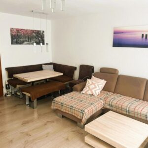 Geschmackvolle 3-Zimmer-Wohnung mit Balkon, KFZ-Stellplatz und Einbauküche in Augsburg-Lechhausen