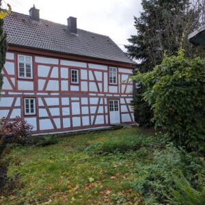 freistehendes 170 m2  Ein-Familienhaus Fachwerk Kulturdenkmal modernisiert mit 345m2 Garten