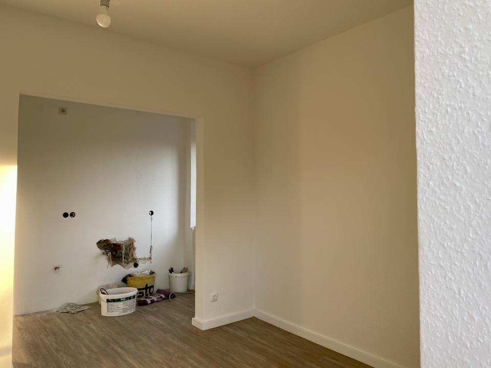 Lichtdurchflutete Wohnung, renoviert, Südbalkon, zentral – Bild 4