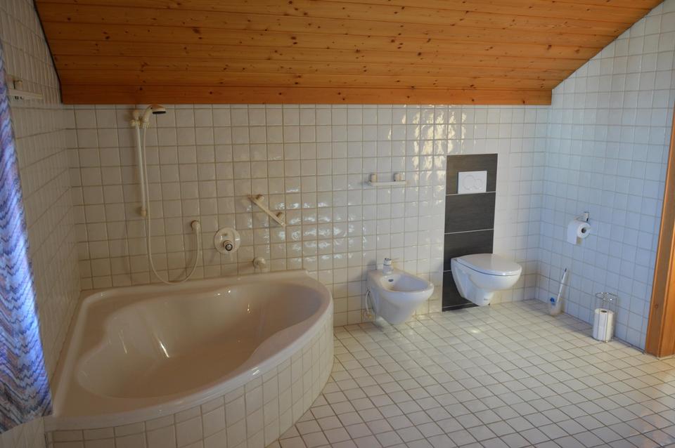 Solides Einfamilienhaus mit großem Grundstück für Gestalter und Familien – Bild 26