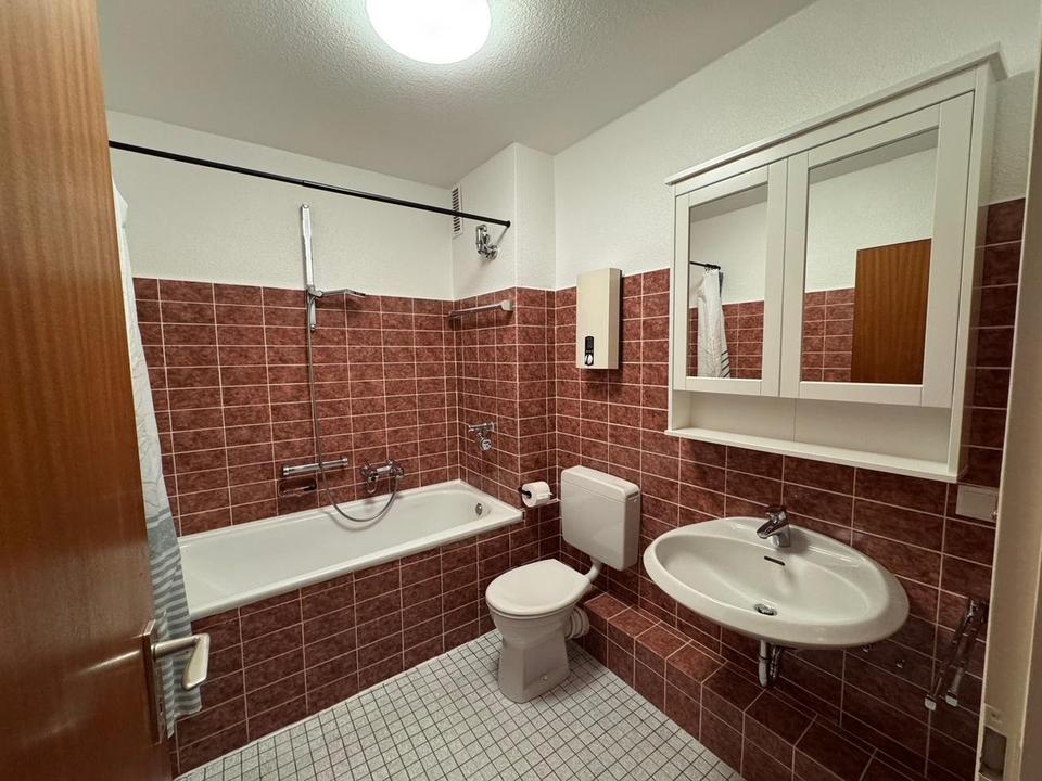 Solide Kapitalanlage: vermietete Etagenwohnung (Staffelmietvertrag), provisionsfrei – Bild 10