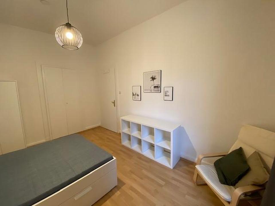 Ab 1.5. - großes modern möbliertes WG-Zimmer in Düsseldorf-Benrath – Bild 3