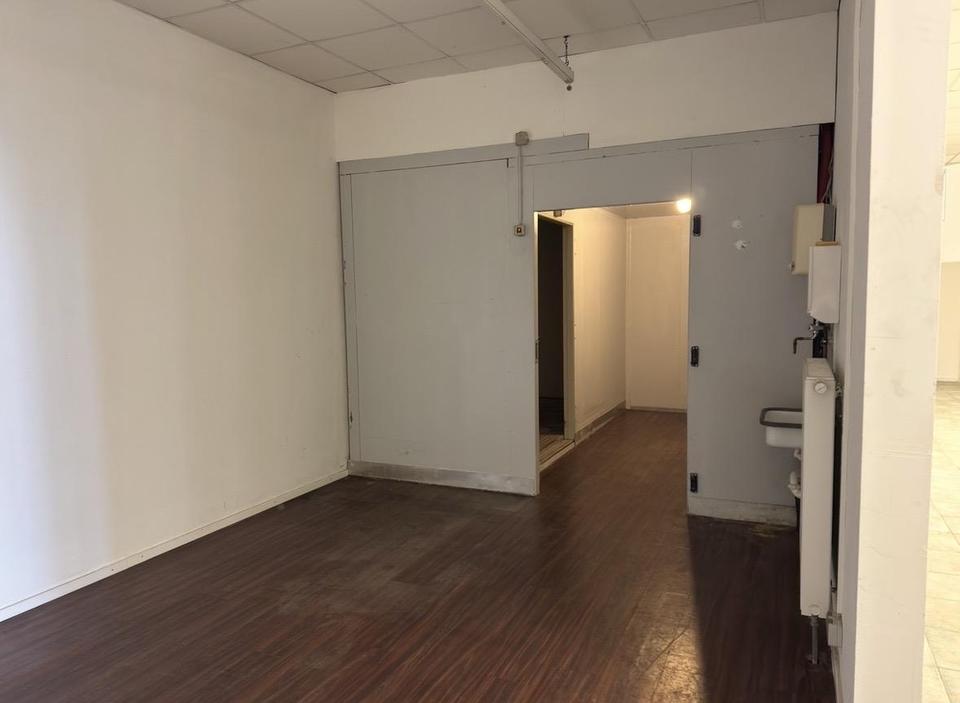 Lager mit Büro und Stellplätzen – Bild 9