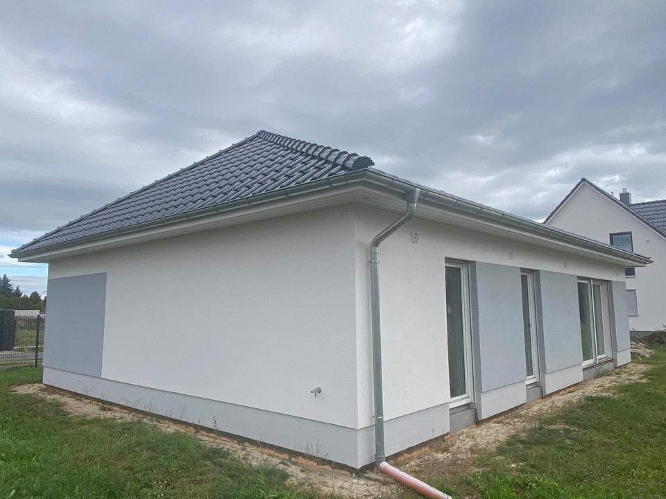 Charmanter, geräumiger Bungalow, provisionsfrei, inkl. Grundstück in Sonnewalde-Münchhausen! – Bild 2