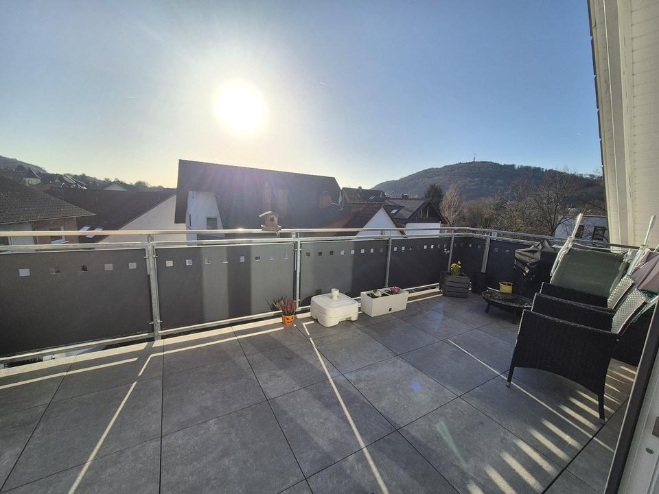 ** 4-Zimmer-Wohnung mit Balkon ** in Höchst **