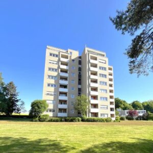 Frisch renovierte 4-Zimmer-Wohnung mit Südbalkon und traumhaftem Weitblick über das Blautal