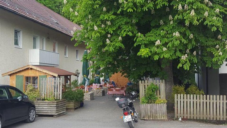 Pension 19 Zimmer, Gasthaus, Biergarten & Betreiberwohnung, Umwandlung "Gewerbe für Wohnen" – Bild 2